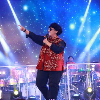 Dandiya Queen Falguni Pathak 56 Years Outdated Fees A Lot For A Present Sahiwal Her albums are not only famous for. sahiwal