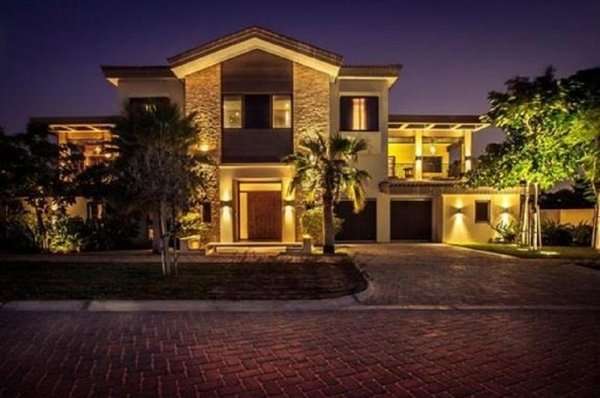 Get Shahrukh Khan Palm Jumeirah Villa Price Background