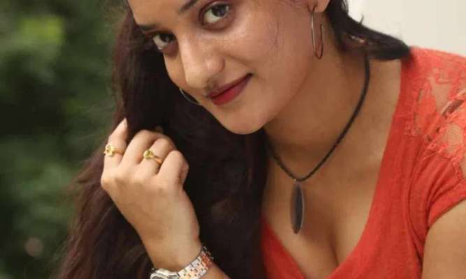See The Bold Attractive Pictures Of This South Actress Her Name