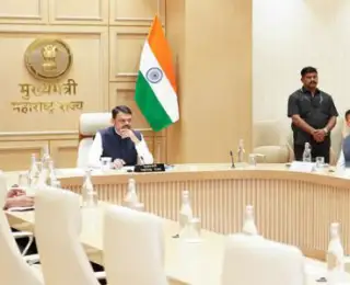 मुख्यमन्त्री फडणवीसले मुम्बईमा तीनवटा नयाँ फ्लाईओभरको उद्घाटन गरे
