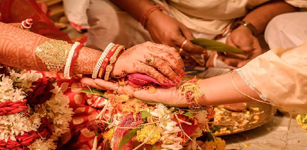 गुजरात में शादी की दावत बनी आफत, खाना खाने से 400 से अधिक लोग बीमार!