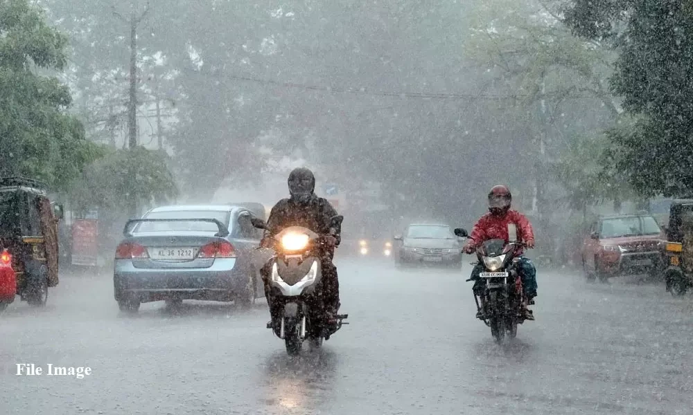 ശക്തമായ മഴയ്ക്ക് സാധ്യത; എട്ട് ജില്ലകളില് യെല്ലോ അലേര്ട്ട്, വിദ്യാഭ്യാസ സ്ഥാപനങ്ങള്ക്ക് അവധി