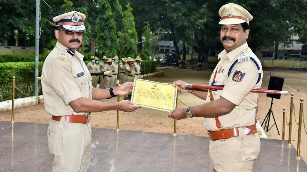 ರೈತರಿಗೆ ಮೋಸ ಮಾಡಿದ್ದ ಆರೋಪಿಗಳಿಂದ ಹಣ ವಸೂಲಿ; ಪೊಲೀಸರ ಕಾರ್ಯಕ್ಕೆ ಮೆಚ್ಚಿ 1 ಲಕ್ಷ ರೂ. ಬಹುಮಾನ