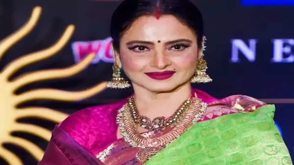 কেন সিঁদুর পরেন? রাষ্ট্রপতির প্রশ্নের মুখে ভরা আসরে রেখা ফাঁস করলেন সেই রহস্য, যার উত্তরের অপেক্ষায় ছিল গোটা দেশ