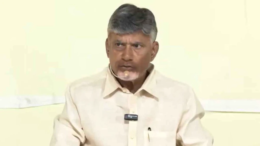 CM Chandrababu: వరద సాయంపై సీఎం సమీక్ష.. డెడ్‌లైన్‌ విధింపు..