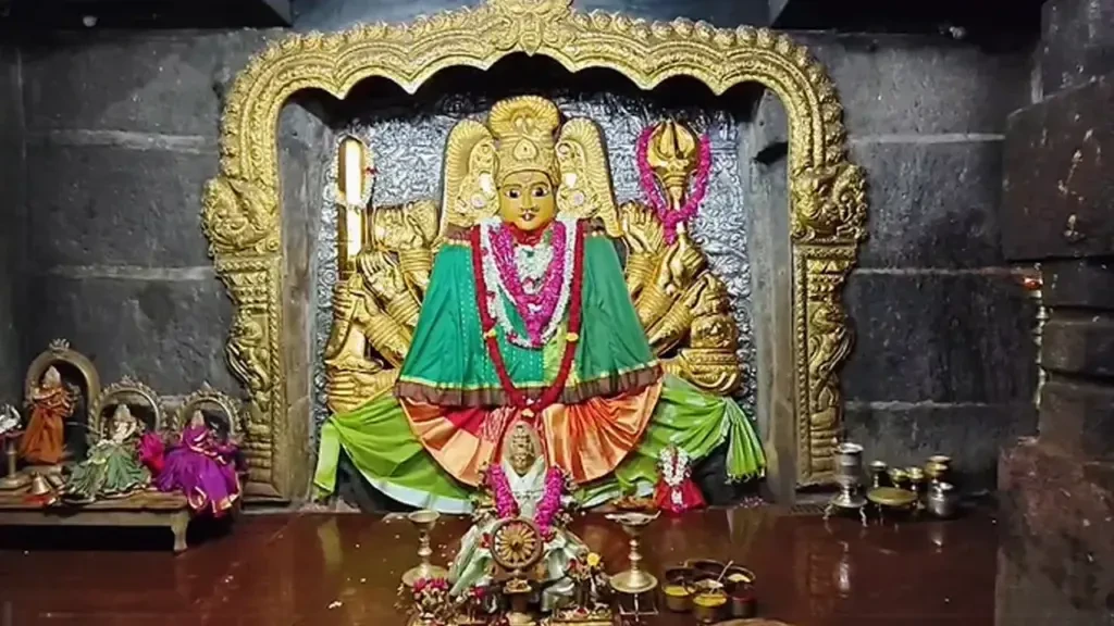 HYD: వరంగల్ భద్రకాళి అమ్మవారికి భక్తుడి భారీ కానుక