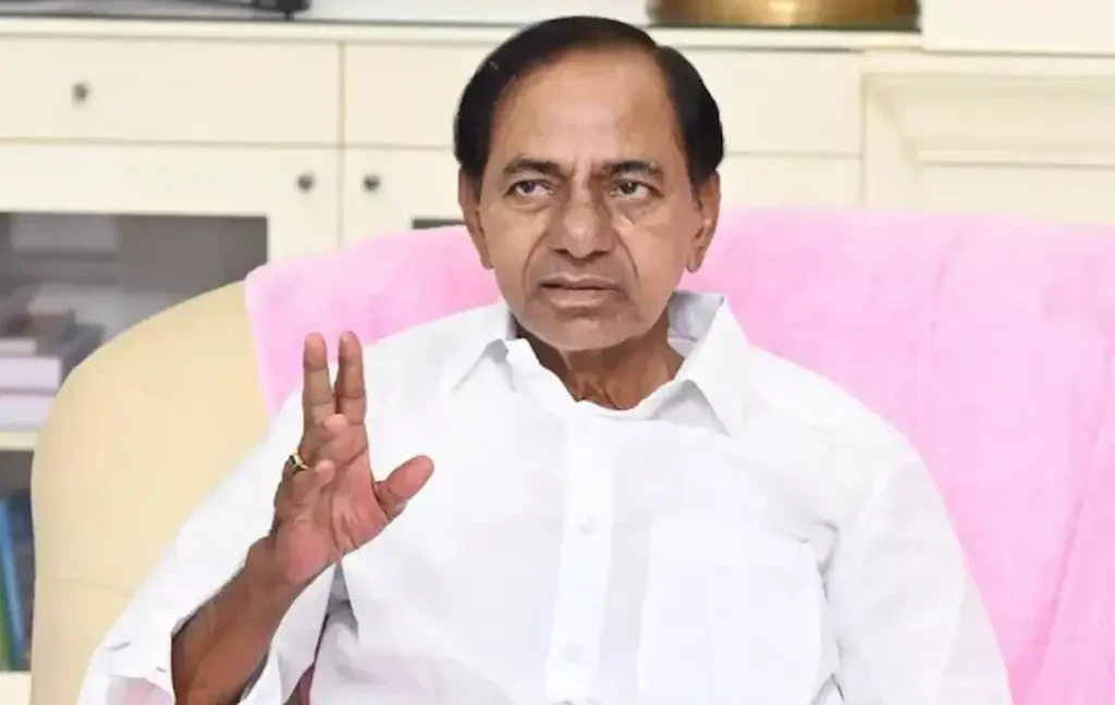 TG: ఫోన్ ట్యాపింగ్ కేసు.. విచారణకు రావాలని KCRకు SIT నోటీసులు