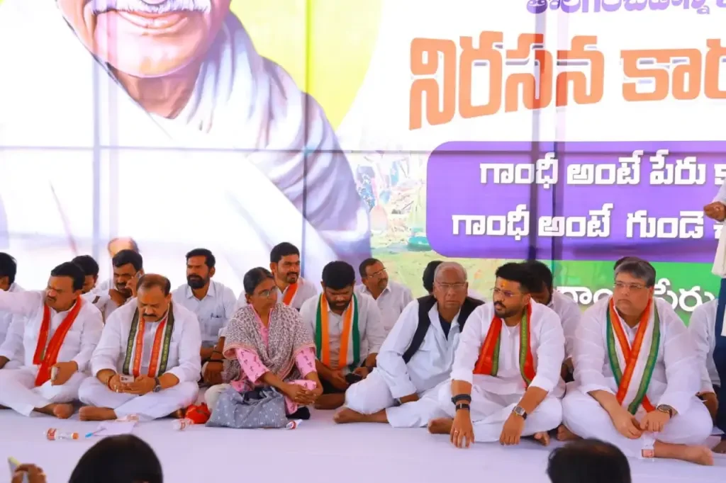 MGNREGA: చట్టాన్ని మార్చడమంటే పేదల పొట్టకొట్టడమే: మీనాక్షి