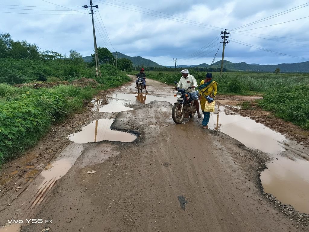 ಹೊನ್ನಾಳಿ: ಕೋಟೆಮಲ್ಲೂರಿನಿಂದ ಕೋಣನತಲೆವರೆಗಿನ ರಸ್ತೆ ಸರಿಪಡಿಸಲು ಮನವಿ