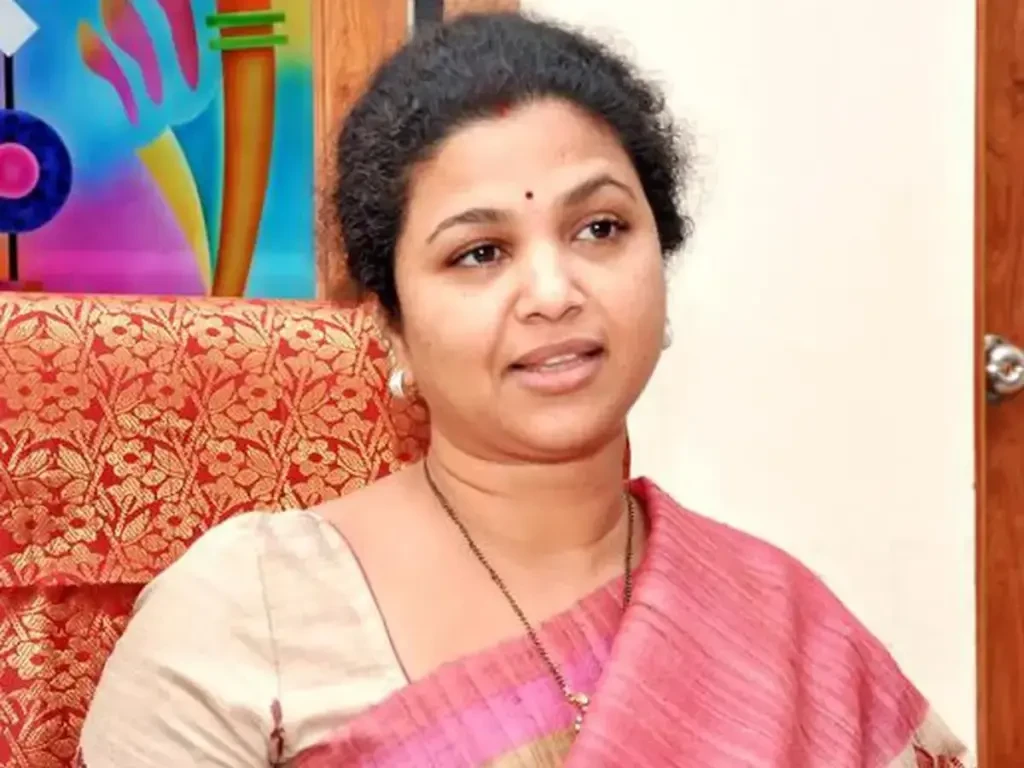 Butta Renuka : వైసీపీ మాజీ ఎంపీకి బిగ్ షాక్.. ఆస్తుల వేలం !