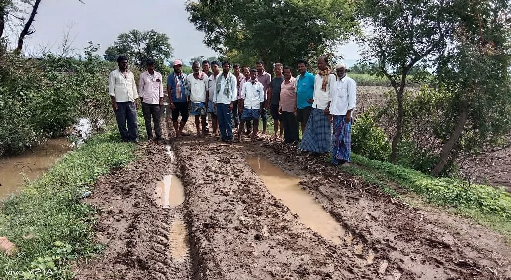 ಬೈಲಹೊಂಗಲ: ದಾರಿ ಯಾವುದಯ್ಯ ಹೊಲಕ್ಕೆ?