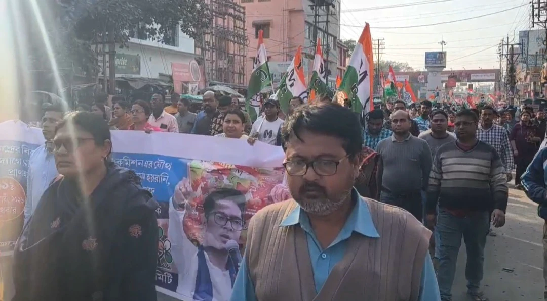 ভোটের আগে কি আপনার নাগরিকত্ব নিয়ে টানাটানি হবে