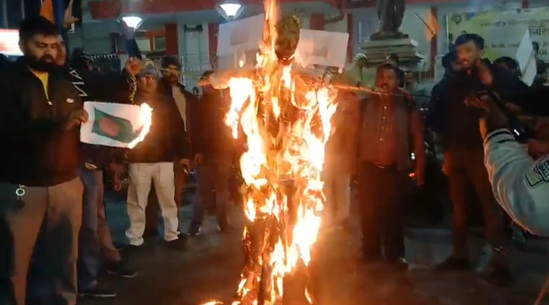 धधक उठा मालदा! बांग्लादेश में हिंदुओं पर अत्याचार के खिलाफ सड़क पर उतरा जनसैलाब