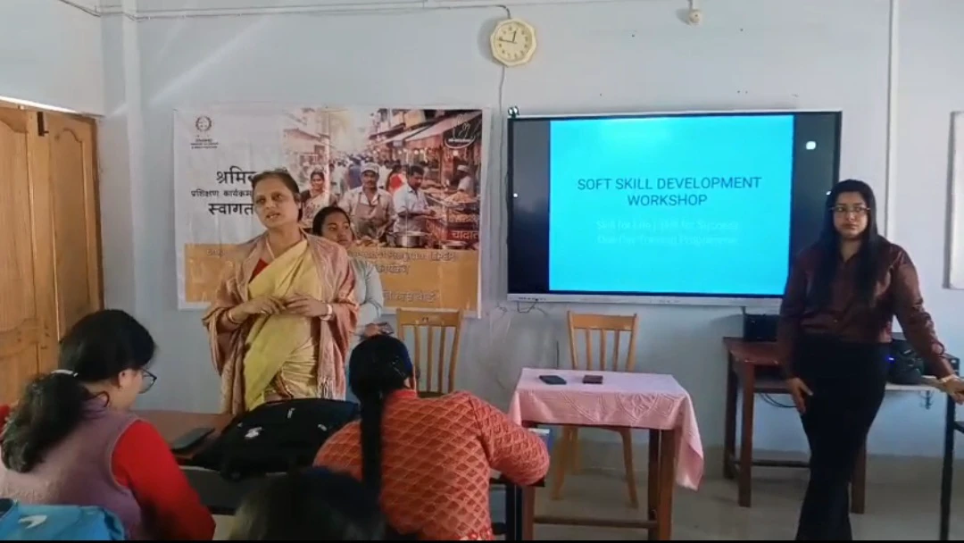 চাকরি পেতে শুধু কি ডিগ্রিই যথেষ্ট? বালুরঘাটের পড়ুয়াদের জন্য খুলে গেল সাফল্যের নতুন পথ