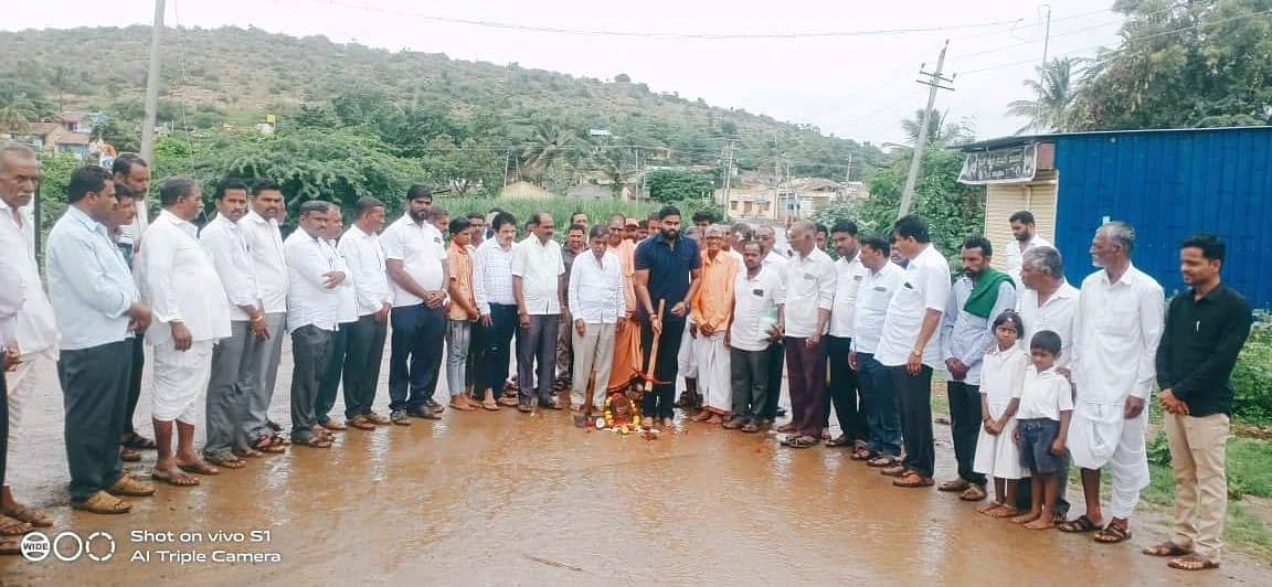 ಕೌಜಲಗಿ: ₹25 ಕೋಟಿ ವೆಚ್ಚದ ಕಾಮಗಾರಿಗೆ ಭೂಮಿ ಪೂಜೆ