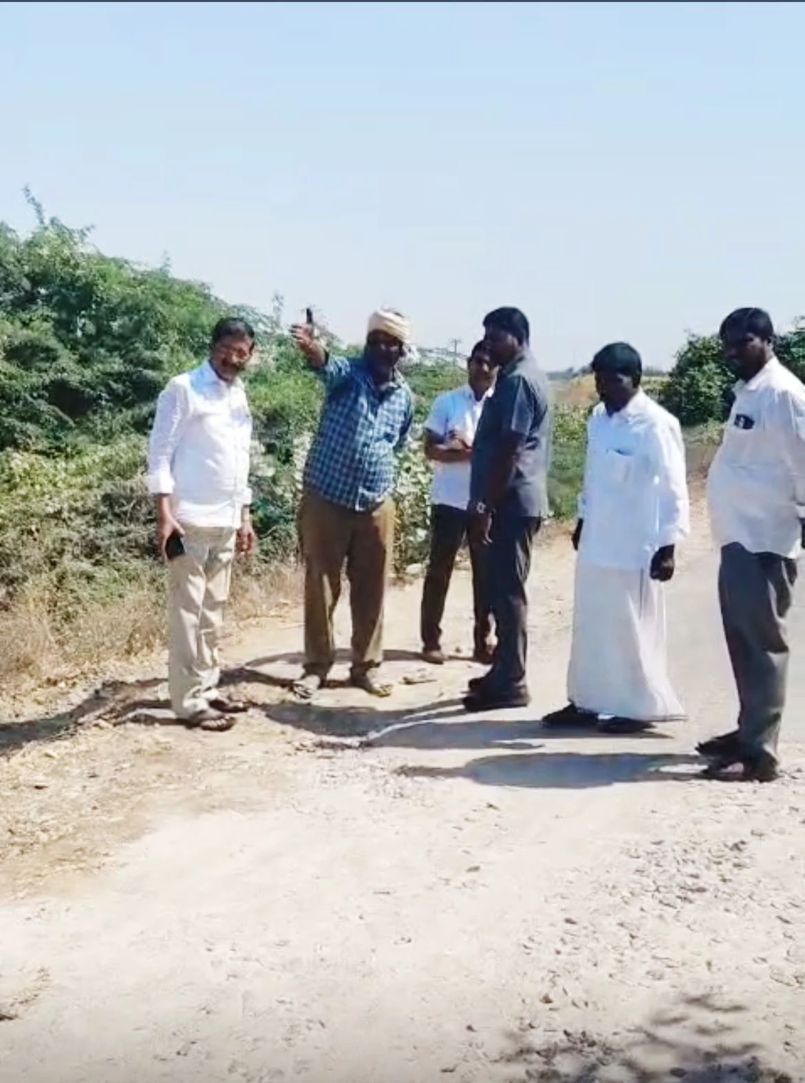 నూతన రోడ్డు పనులను పరిశీలించిన ఎంపీ.