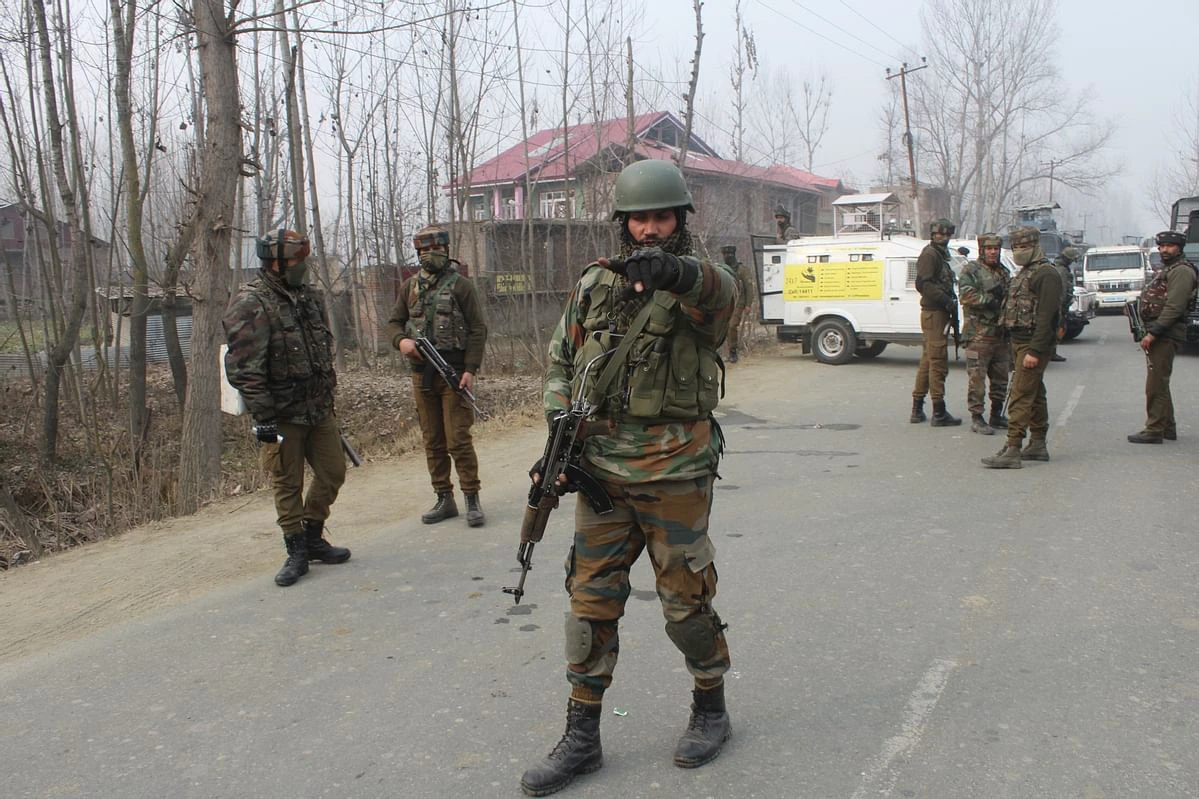 Jammu And Kashmir: पाकिस्तानी सैनिकों ने एक बार फिर किया सीजफायर का उल्लंघन, LoC के पास गोलीबारी में दो जवान शहीद