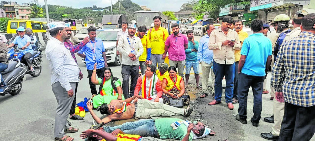 ಮೃತ್ಯುಕೂಪವಾದ ಬೆಂಗಳೂರು ರಸ್ತೆಗುಂಡಿಗಳು!