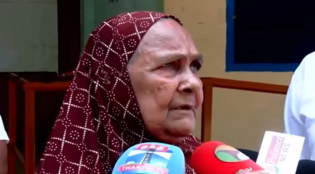"சூரியனுக்குப் போடப்போனா விசிலை அமுத்தச் சொல்றாங்க": தாராபுரம் வாக்குச்சாவடியில் மூதாட்டி பரபரப்பு புகார்: வைரல் வீடியோ