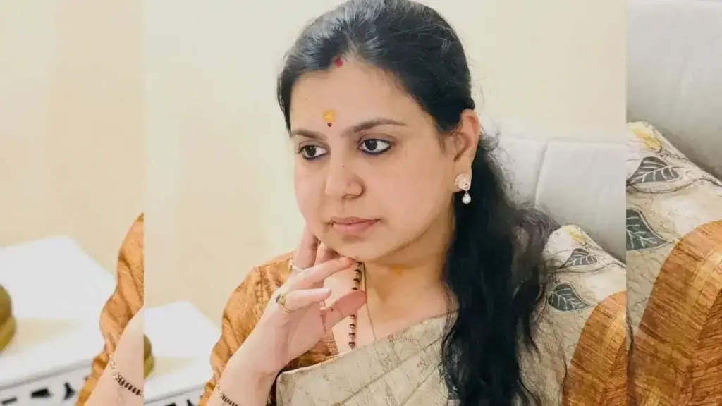 லண்டன் வேலை. 13 ஆண்டுகால ஐஏஎஸ் பதவி! அனைத்தையும் தூக்கி எறிந்த திவ்யா மிட்டல்! முகநூலில் உறைந்துபோக வைத்த கண்ணீர்ப் பதிவு..!!