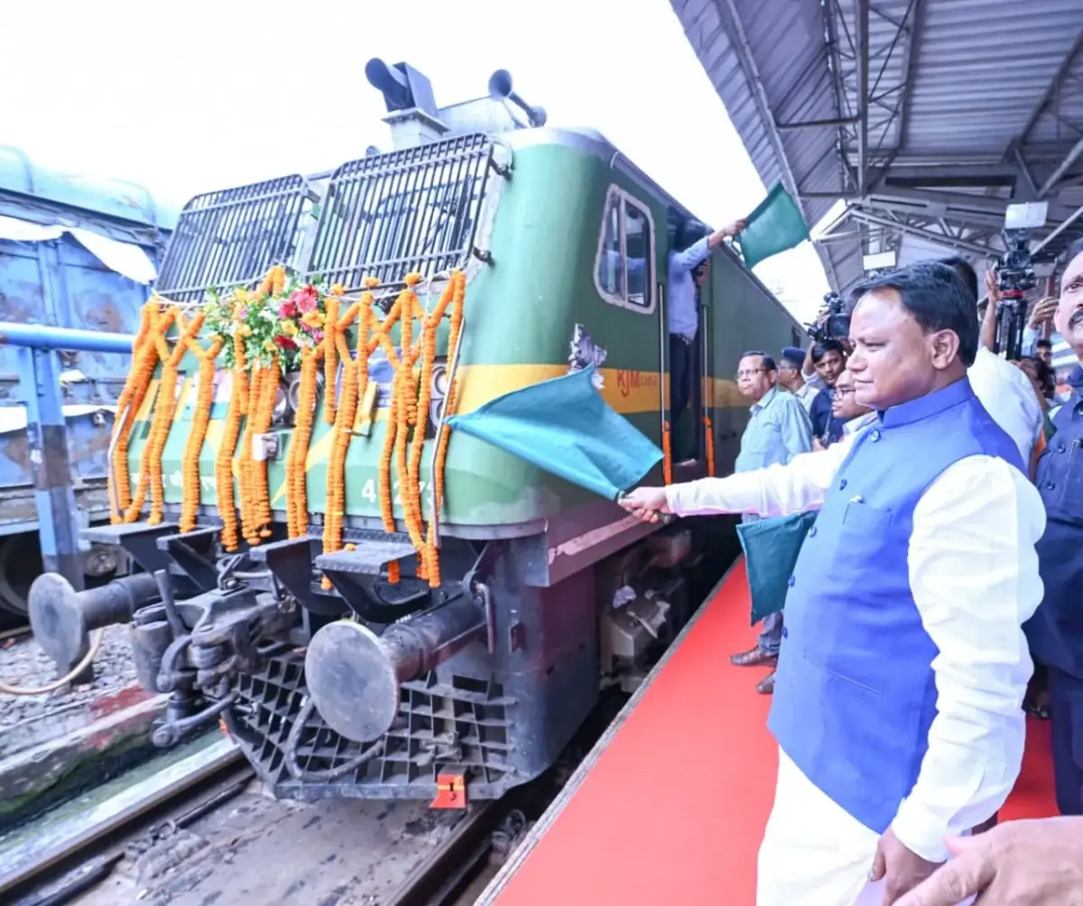 Odisha CM Flags Off Somnath Swabhiman Yatra; Special Train Carries 1100 ...