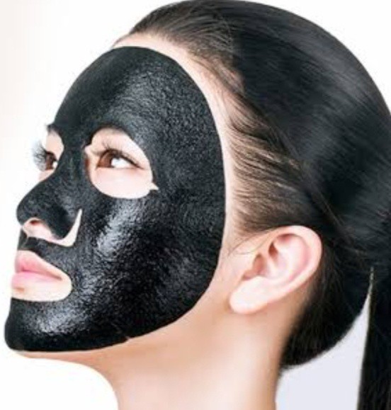 Маски черные угольные. Угольная маска. Маски косметические угольные. Угольная маска Charcoal для лица. Карбоновая маска для лица.