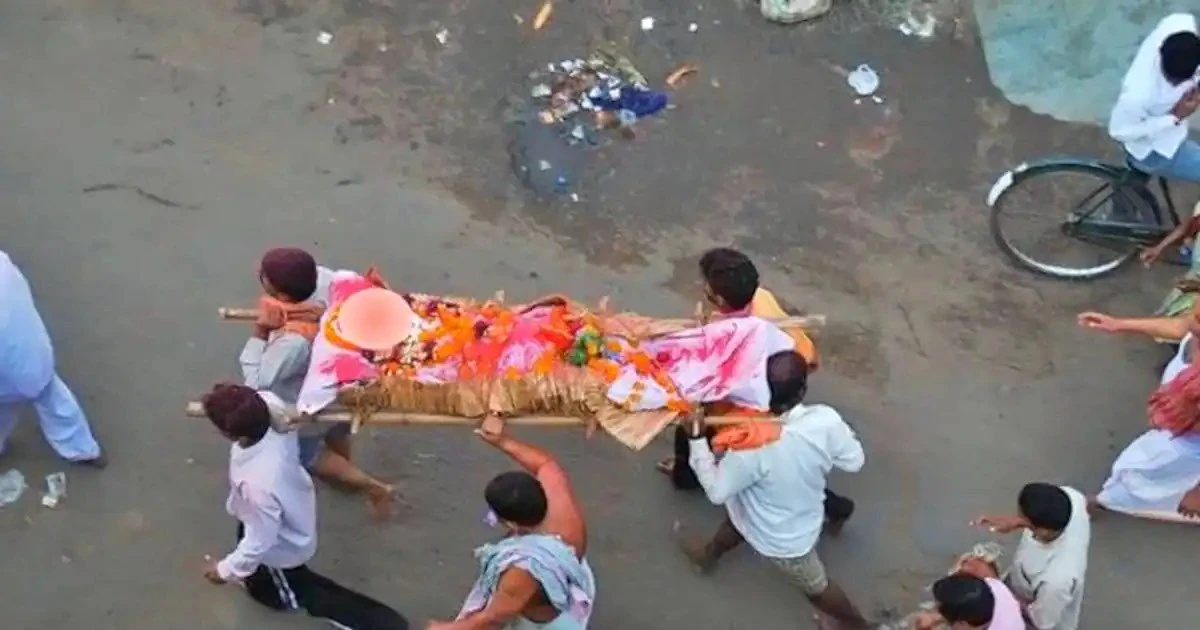 पुण्य प्राप्ति और बाधा मुक्ति के लिए शव यात्रा दिखने पर करें ये काम पुण्य प्राप्ति और बाधा मुक्ति के लिए शव यात्रा दिखने पर करें ये काम