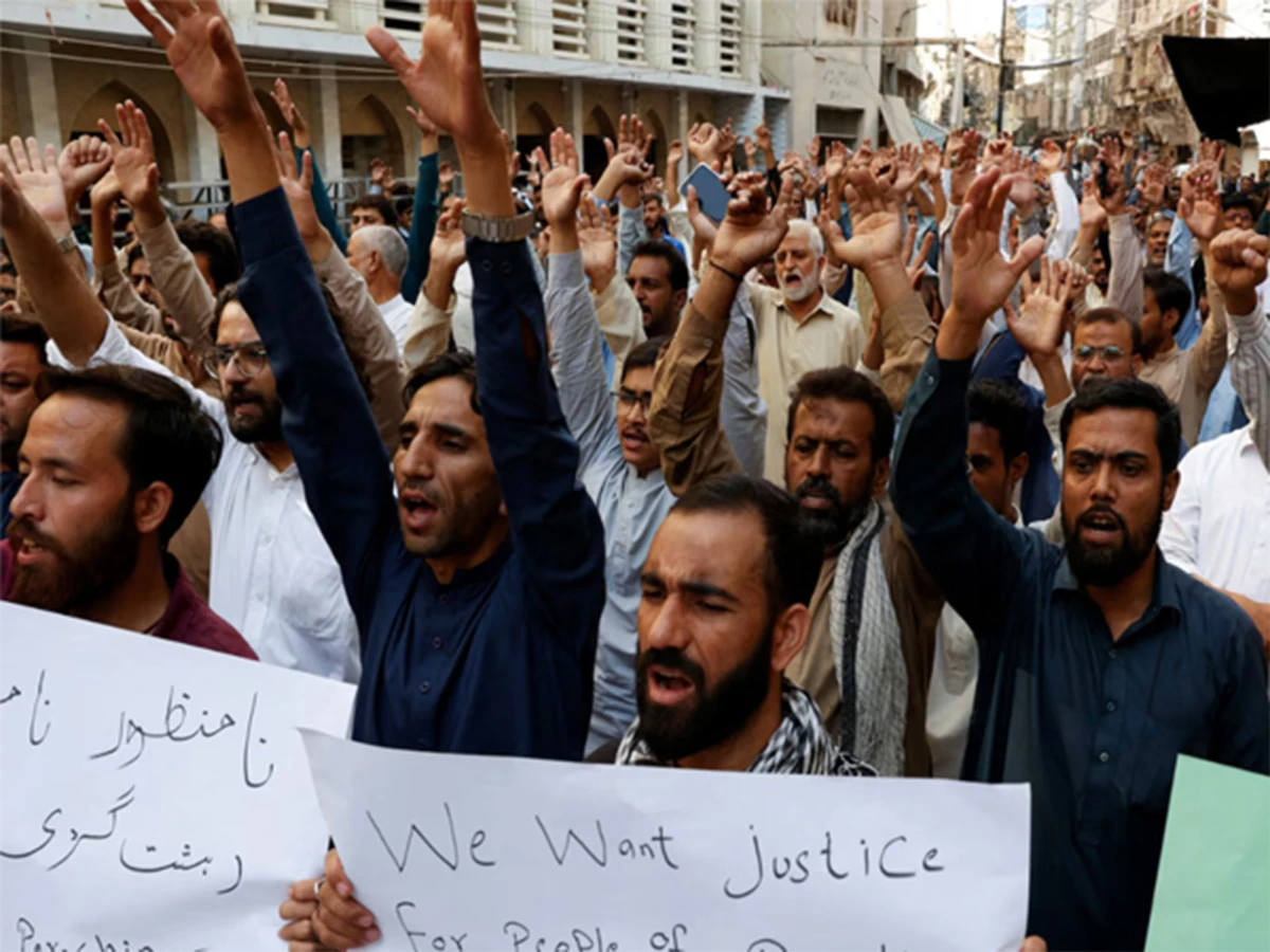 Pakistani government faces backlash as federal employees stage protest ...