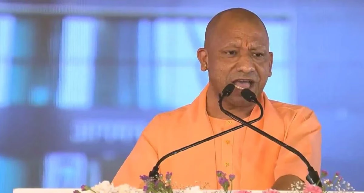 बीजेपी का ट्रंप कार्ड योगी! क्या हिंदुत्व के हथियार से गढ़बेता पर कब्जा करेगा भगवा खेमा? बंगाल की राजनीति में हलचल