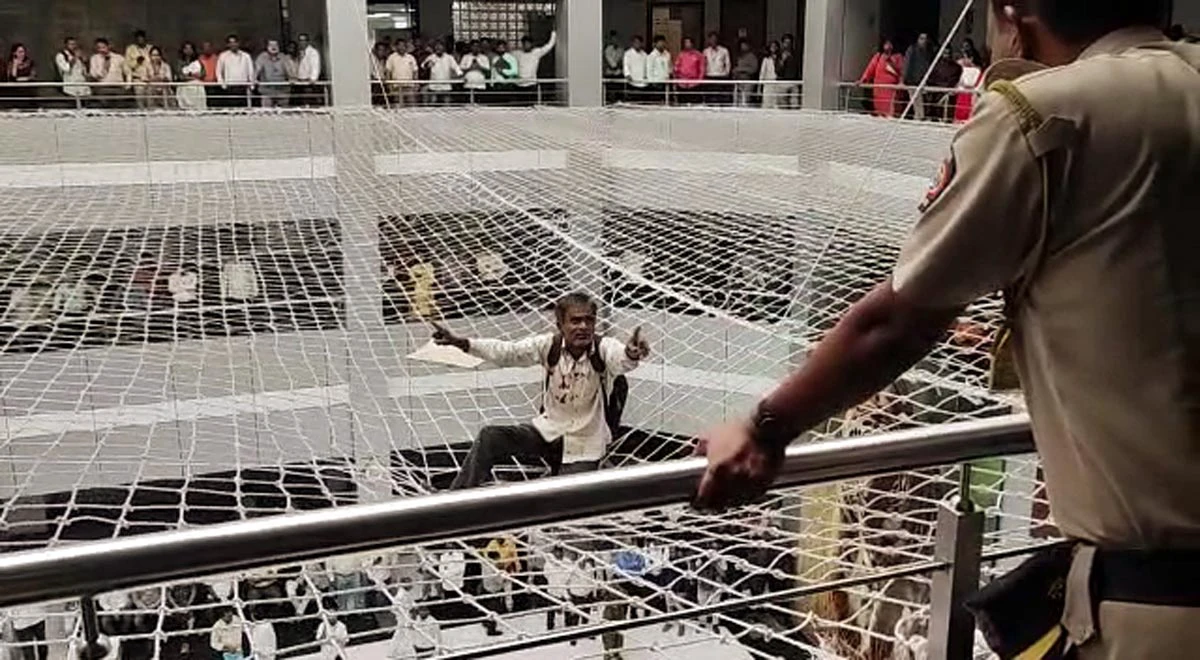 'ಮಂತ್ರಾಲಯ'ದ ಮೂರನೇ ಮಹಡಿಯಿಂದ ಜಿಗಿದ ಮಹಾರಾಷ್ಟ್ರ ಡೆಪ್ಯೂಟಿ ಸ್ಪೀಕರ್!