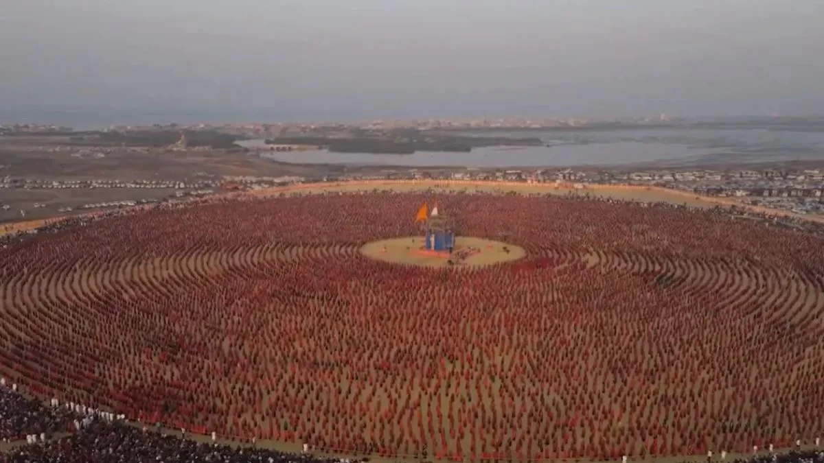 Incredible India! Over 37,000 women perform in sync at the Maha Raas in Gujarat's Dwarka | WATCH