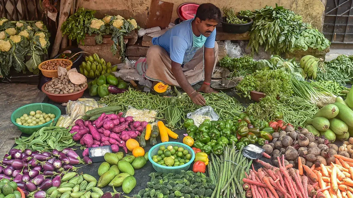 Vegetable Prices Hike: टमाटर ने बिगाड़ा किचन का बजट, अन्य सब्जियों के दाम भी आसमान पर; कब मिलेगी राहत?