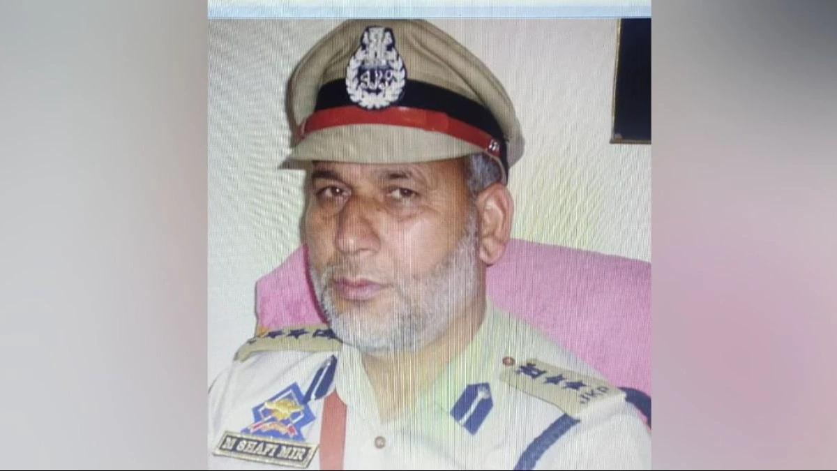 Retired senior cop shot dead by terrorists at mosque in J&K's Baramulla