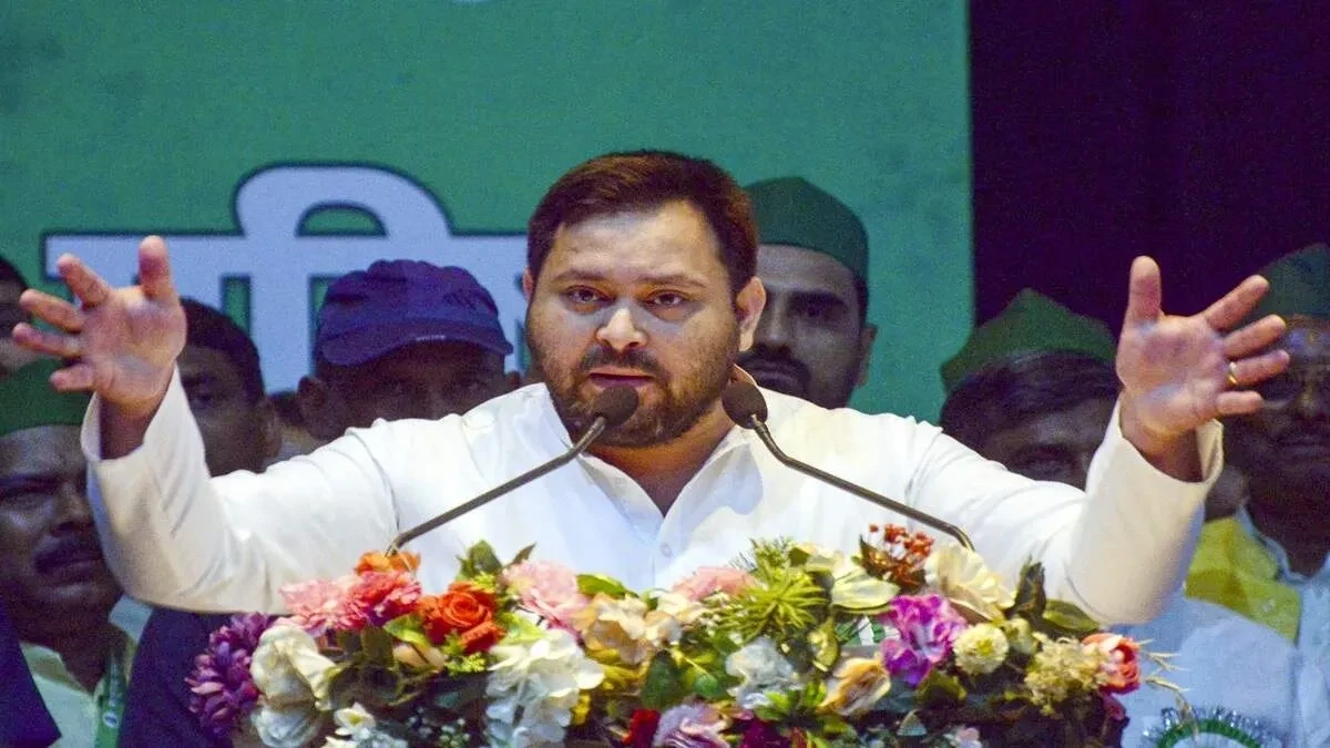 बुलेट की तरह आया ड्रोन, तेजस्वी यादव पर मंडराया खतरा, बाल-बाल बचे! देखें रोंगटे खड़े कर देने वाला VIDEO बुलेट की तरह आया ड्रोन, तेजस्वी यादव पर मंडराया खतरा, बाल-बाल बचे! देखें रोंगटे खड़े कर देने वाला VIDEO