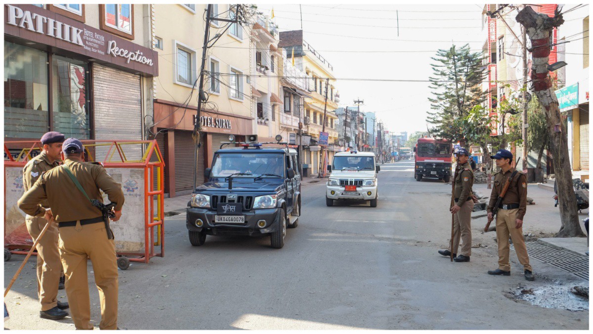 महाराष्ट्र: जलगांव जिले में मामूली विवाद के कारण हुईं झड़पों के बाद कर्फ्यू, भारी संख्या में पुलिस बल तैनात किया गया