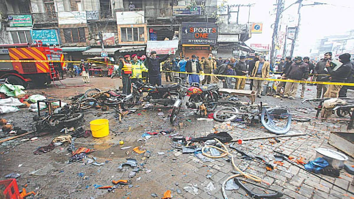 পাকিস্তানে পুলিশচৌকিতে ভয়াবহ জঙ্গি হামলা: শিশুসহ নিহত ১২