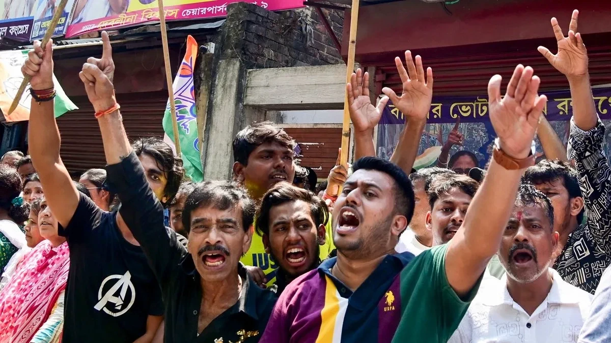 ভবানীপুরে অশান্তির জেরে চার পুলিশ আধিকারিককে সাসপেন্ড নির্বাচন কমিশনের