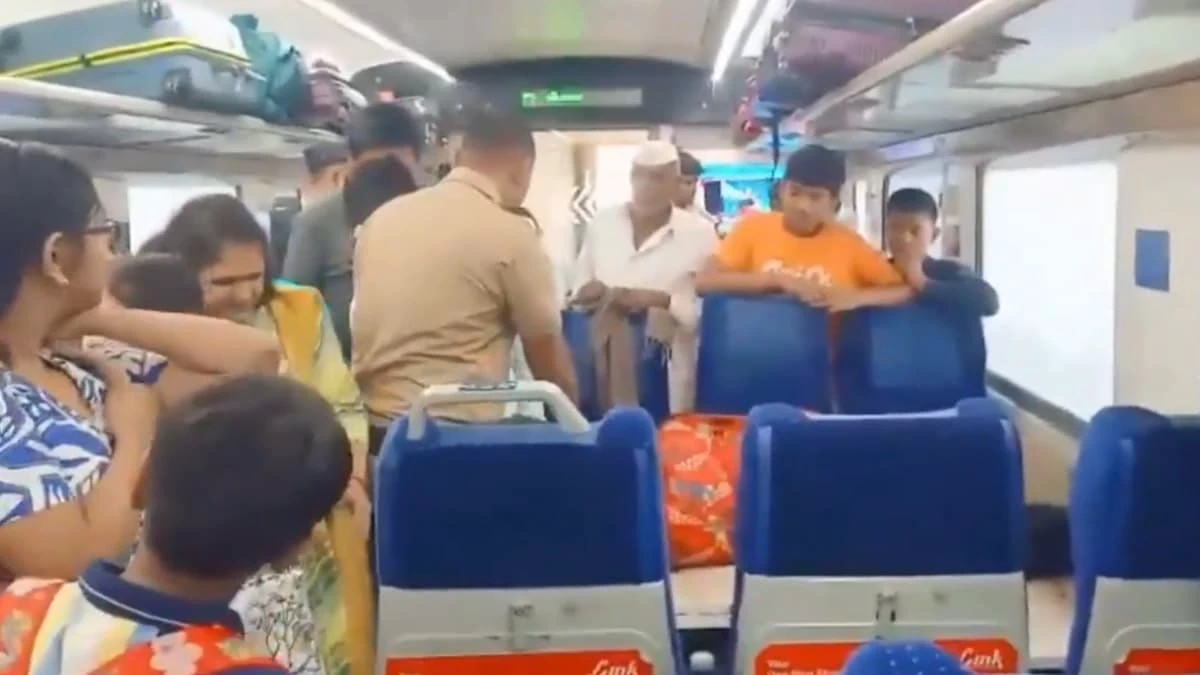 वंदे भारत पर फिर हमला, खिड़की पर पत्थर लगने से बच्चा घायल वंदे भारत पर फिर हमला, खिड़की पर पत्थर लगने से बच्चा घायल
