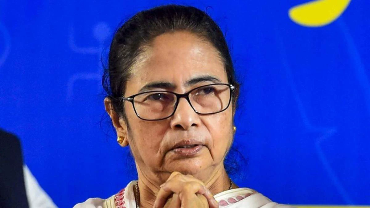 लॉ कॉलेज गैंगरेप मामले पर गरमाई सियासत, बीजेपी ने ममता बनर्जी का मांगा इस्तीफा लॉ कॉलेज गैंगरेप मामले पर गरमाई सियासत, बीजेपी ने ममता बनर्जी का मांगा इस्तीफा