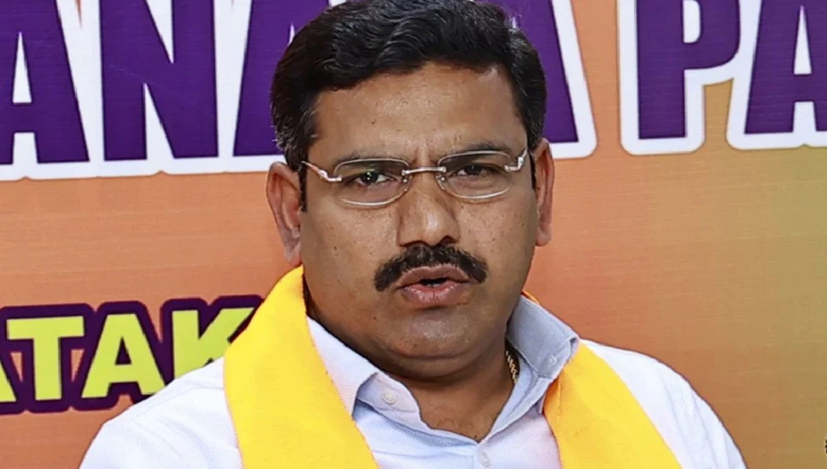 'ದೇವಾಲಯಗಳಿಗೆ ಕನ್ನ ಹಾಕುವ ಬದಲು ವಿಧಾನಸೌಧದ ಮುಂದೆ  ಹುಂಡಿ ಇಟ್ಟು ಬಿಡಿ: ದಾನಿಗಳು ಅಲ್ಲೇ ಬಂದು ದಾನ ಮಾಡ್ತಾರೆ'