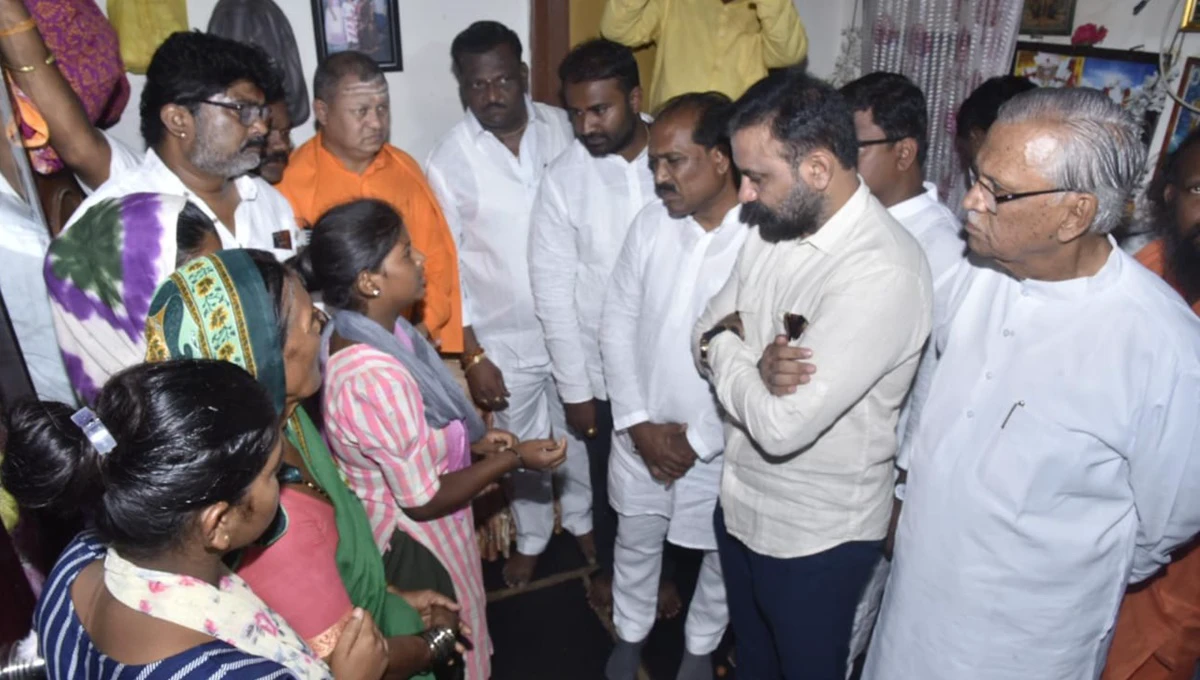 ಹುಬ್ಬಳ್ಳಿ: ಹತ್ಯೆಯಾದ ಅಂಜಲಿ ನಿವಾಸಕ್ಕೆ ಸಂತೋಷ್ ಲಾಡ್ ಭೇಟಿ, 2 ಲಕ್ಷ ರೂ. ಆರ್ಥಿಕ ನೆರವು