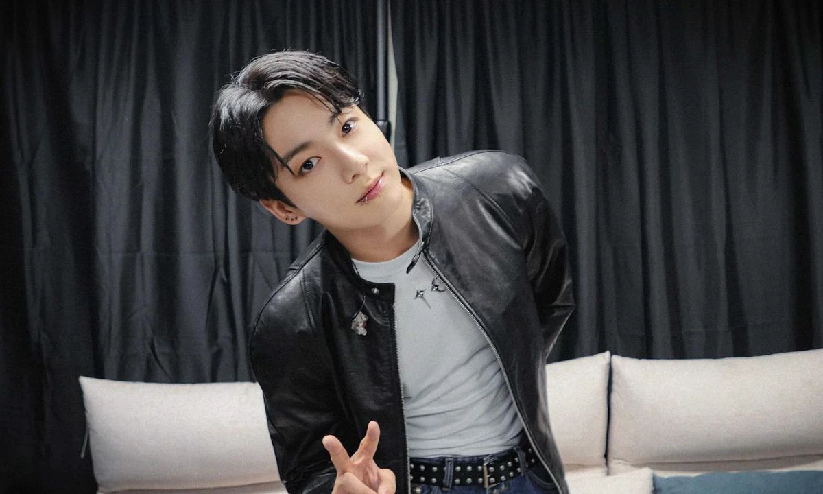 BTS Jungkook Teases New Chest Tattoo In First Selfie After 21 Months!