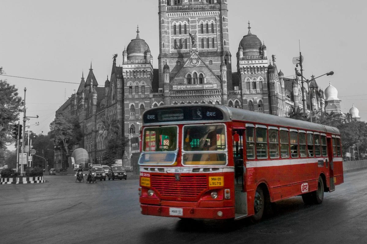 Meet Laxmi Jadhav from Mumbai, the First Woman to Drive a BEST Bus