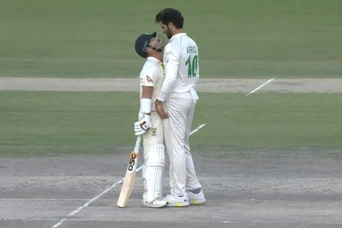 French Kiss Could Not Be Done: David Warner-Shaheen Afridi Stare Down Leads To Hilarious Twitter Reactions | PAK vs AUS 3rd Test Watch Video