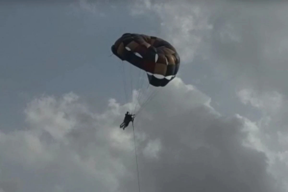 Three Fall from Mid-air After Parachute Takes Turn During Para Sailing in Daman; Injured | Watch