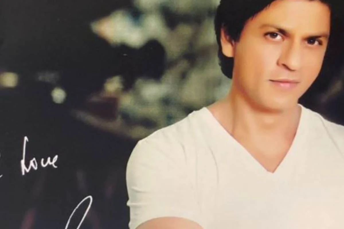 Shah Rukh Khan Sends Signed Photos to Egyptian Travel Agent Who Helped Indian Woman