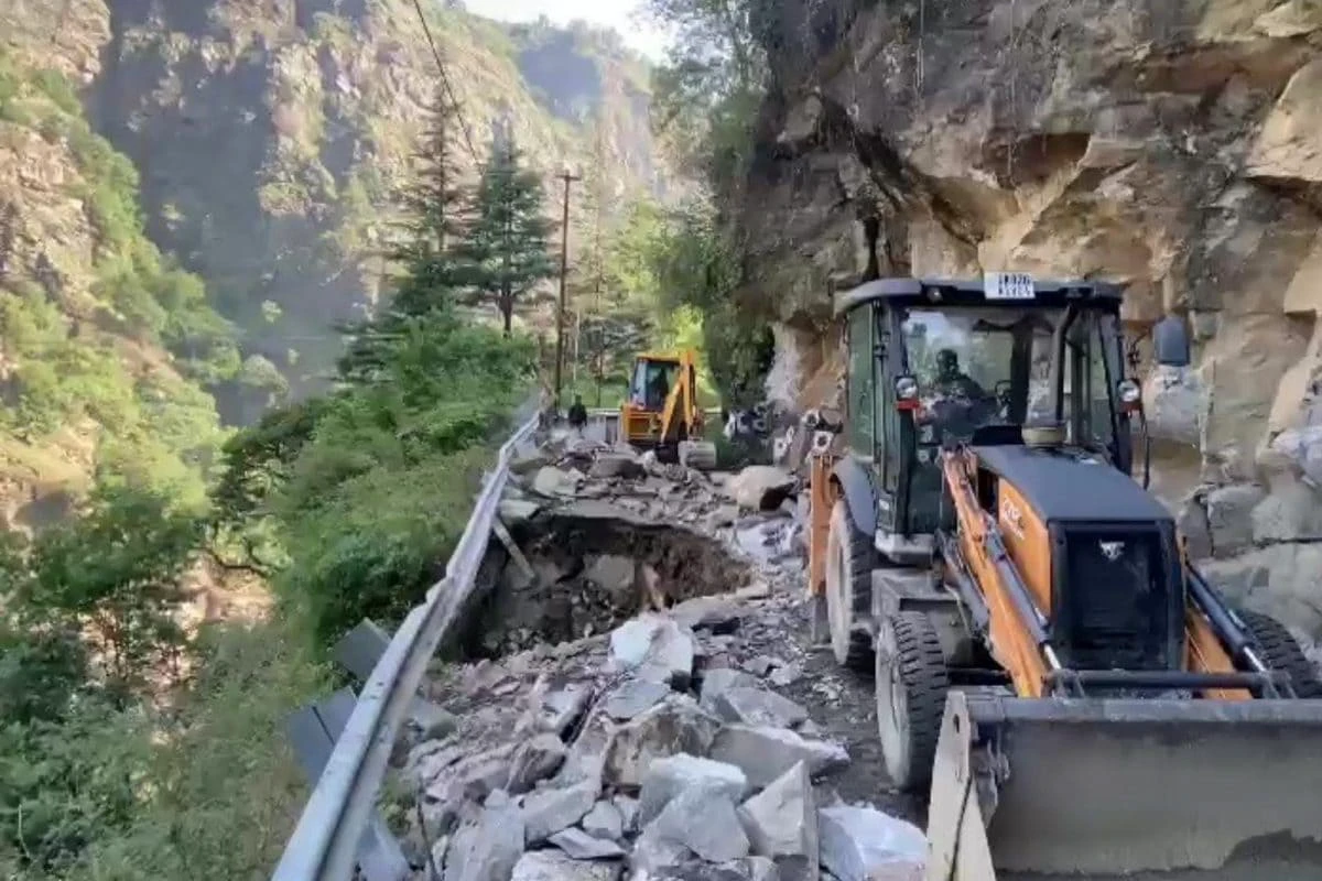 Over 10k Stuck, Traffic Halted at U'khand's Rishikesh-Yamunotri Highway After Part of Road Collapses