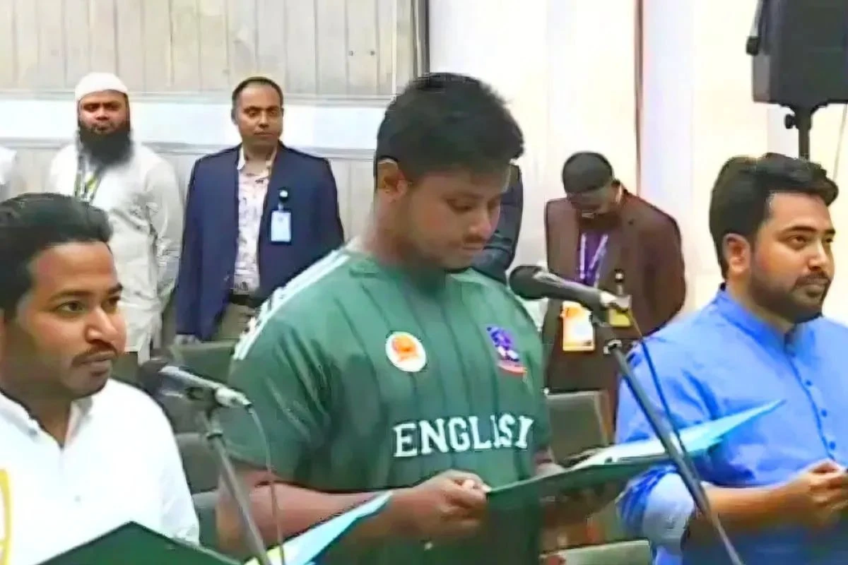 বাংলাদেশে নতুন মন্ত্রিসভার শপথ ও রাজনৈতিক ডামাডোল: ঘনীভূত হচ্ছে সংকট