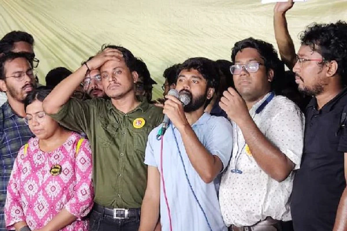 Kolkata: ತುರ್ತು ಸೇವೆಗಷ್ಟೇ ಮರಳಿರುವ ಕೋಲ್ಕತ್ತಾ ಕಿರಿಯ ವೈದ್ಯರು; OPDಗೆ ಬರದೆ ಪ್ರತಿಭಟನೆ ಮುಂದುವರಿಕೆ