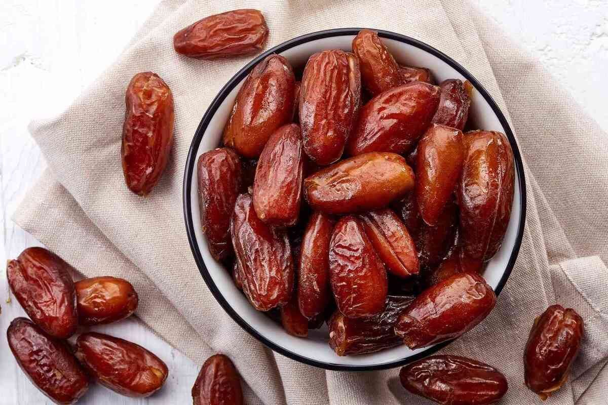 खजूर खाने का सही समय और तरीका: जानिए इसके फायदों के बारे में